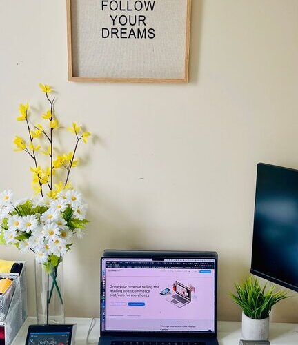 Simple Tips for Organizing a Clutter-Free Workspace at Home